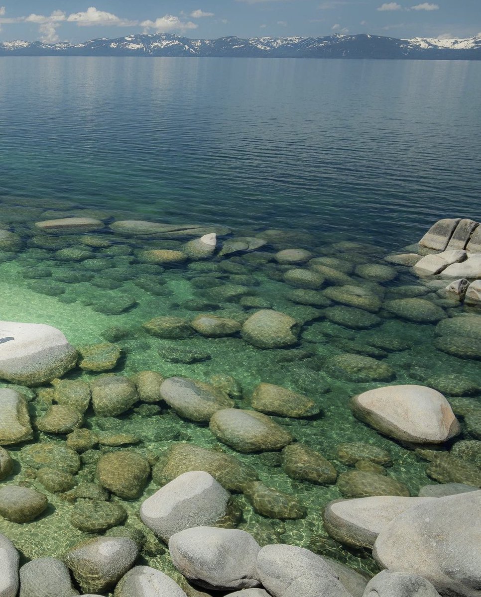 The visibility of Lake Tahoe’s surface water now averages 71.7 feet which is the clearest it’s been in 40 years! 💧
.
📸: Ever Changing Horizon Jess Wandering