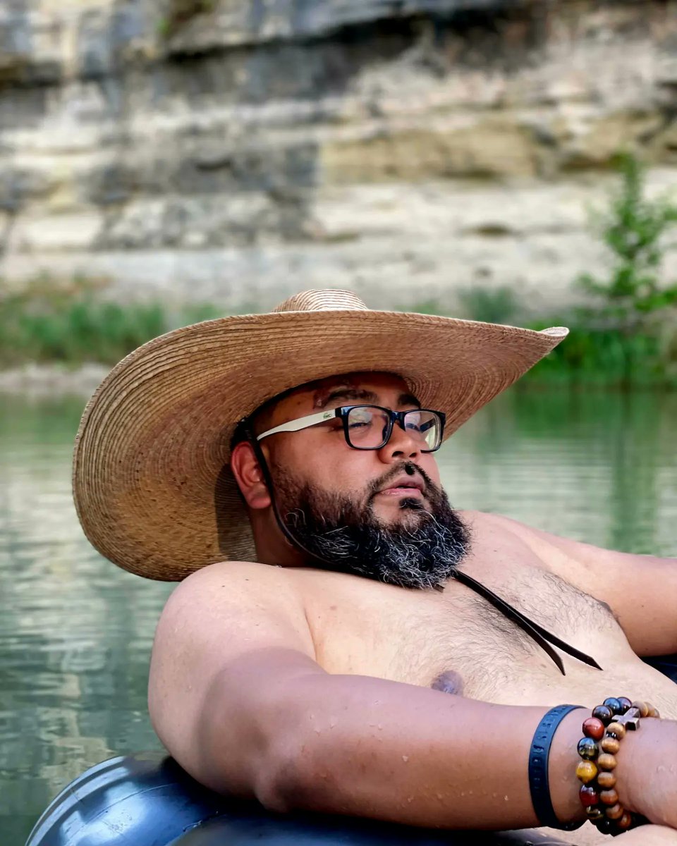 SergioNavarret3's tweet photo. Much needed quiet getaway and having the Guadalupe River all to yourself. #GuadalupeRiver #floatingtheriver https://t.co/XY5svus24p