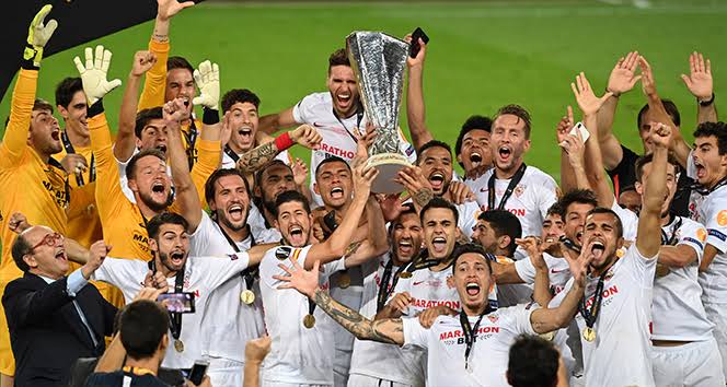 Sevilla kendi kupasını tekrar kazandı 👏