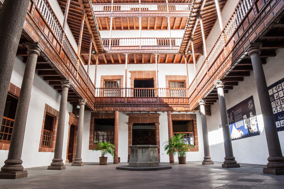 The architecture of La Palma is a treasure in every corner of the island. The cobblestones of its streets, the doorknobs, the decorations on its facades, and the design of its historic buildings transport us back in time.

#VisitLaPalma #LaPalmaLaIslaBonita