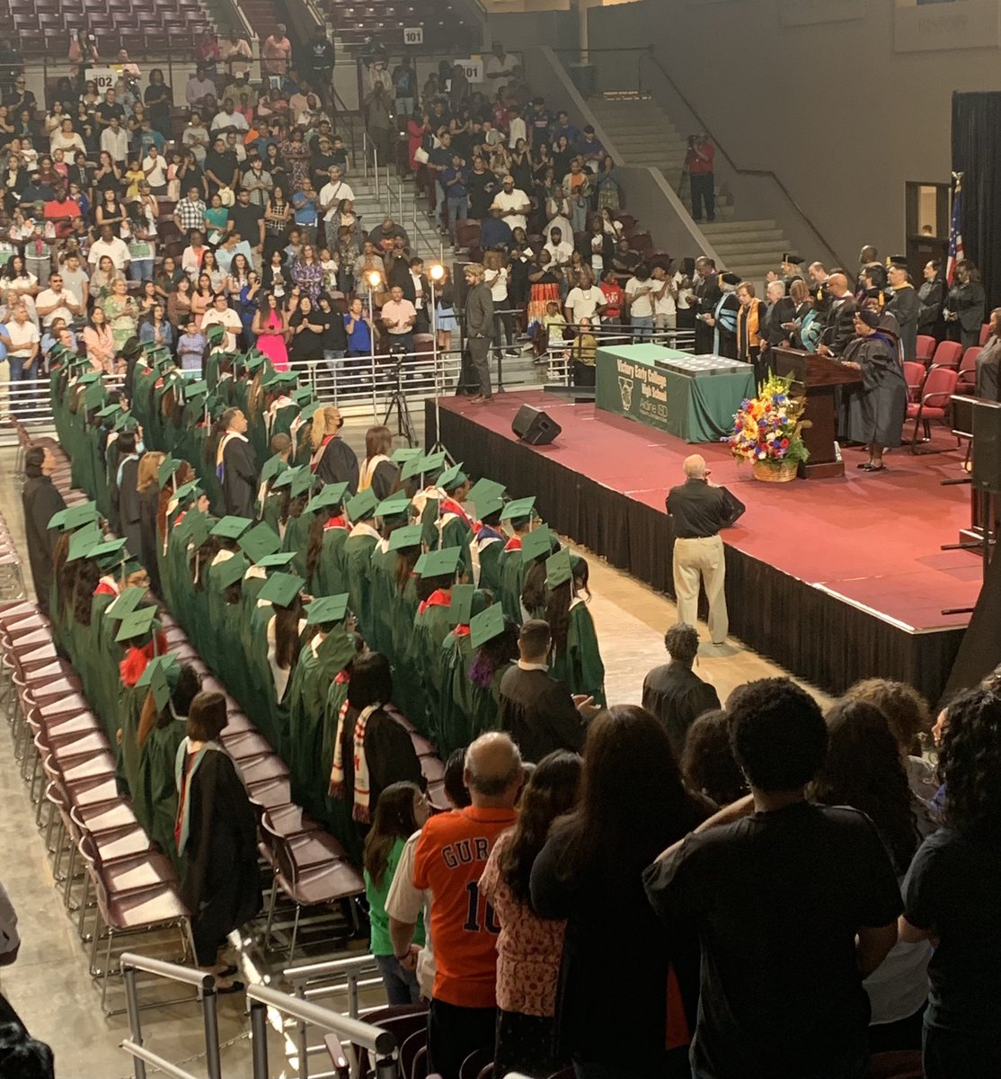 MrsLopezdeSilva's tweet photo. The view is different this year but the pride remains the same. Immensely proud of my @VictoryECHS graduates #ClassOf2023 Pride of @AldineISD 
💚👏🏾🥲🥰 #GoBeAmazing #ECHS https://t.co/4khuJIqYWG
