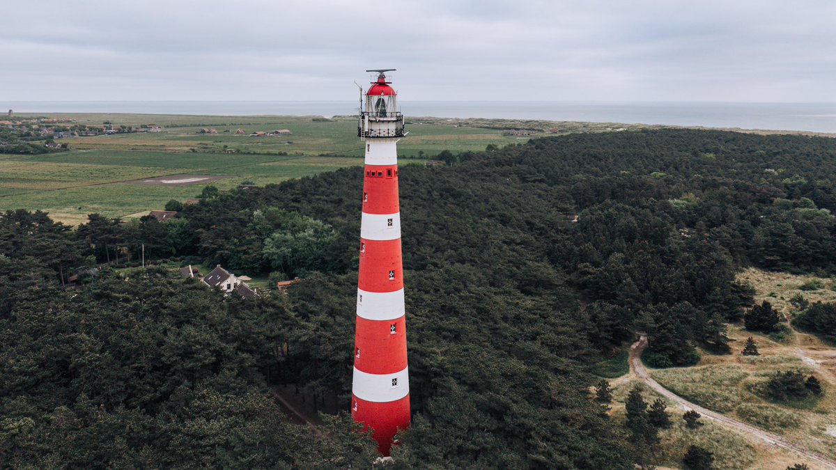 De Amelander vuurtoren 📸

#ameland #vuurtoren #Lighthouse #djimavic3pro #dronephotography