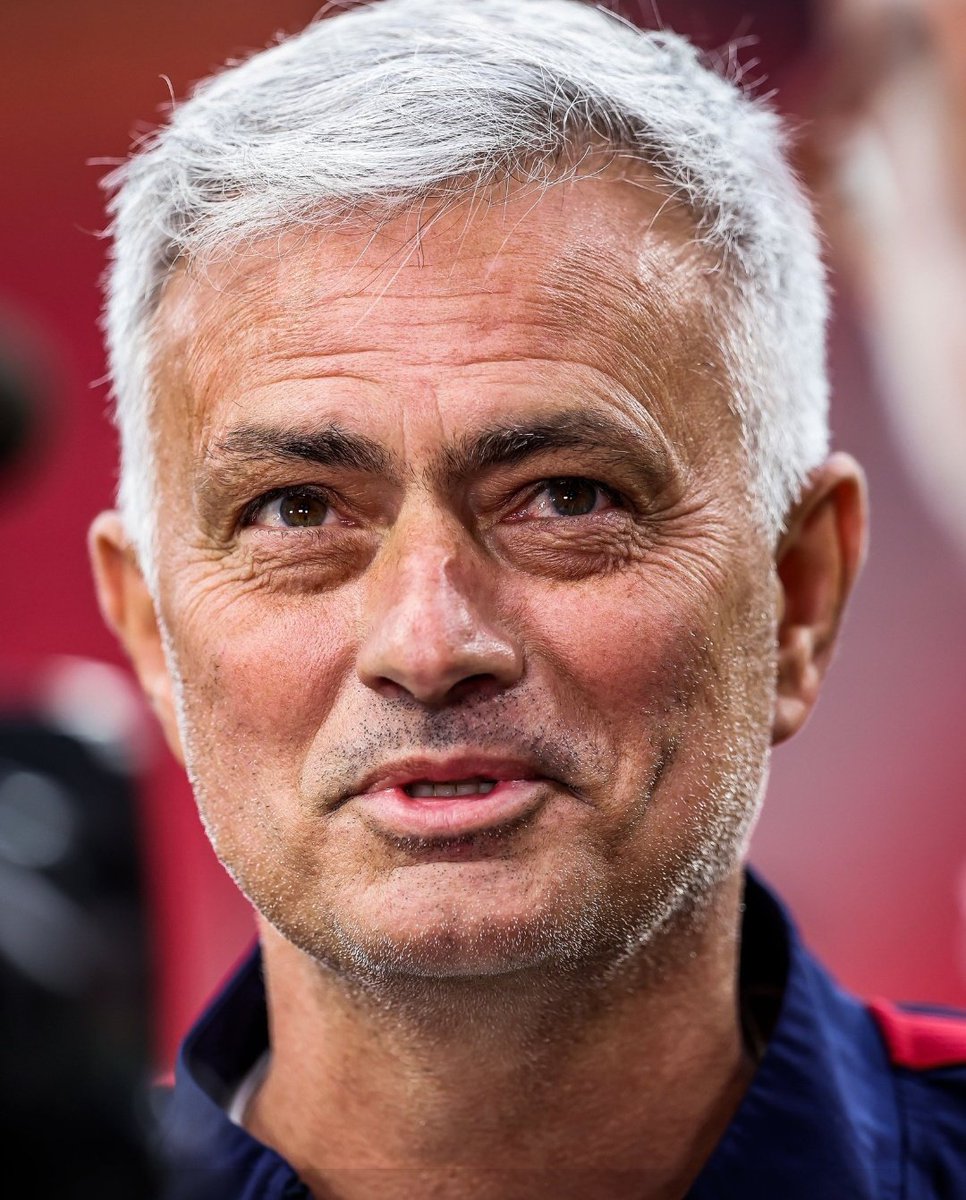 Lavozgalactica's tweet photo. Aunque Mourinho haya perdido la final de la Europa League, llevar a un equipo como la Roma a ella, tiene más mérito que Guardiola ganando la Champions con el Manchester City.

Los que saben de fútbol lo sabemos. https://t.co/vIlh2gGgtq
