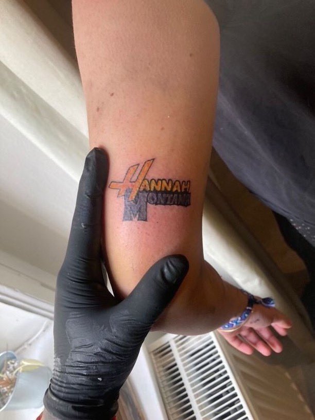 out of context hannah montana (@ochannahmontana) on Twitter photo 