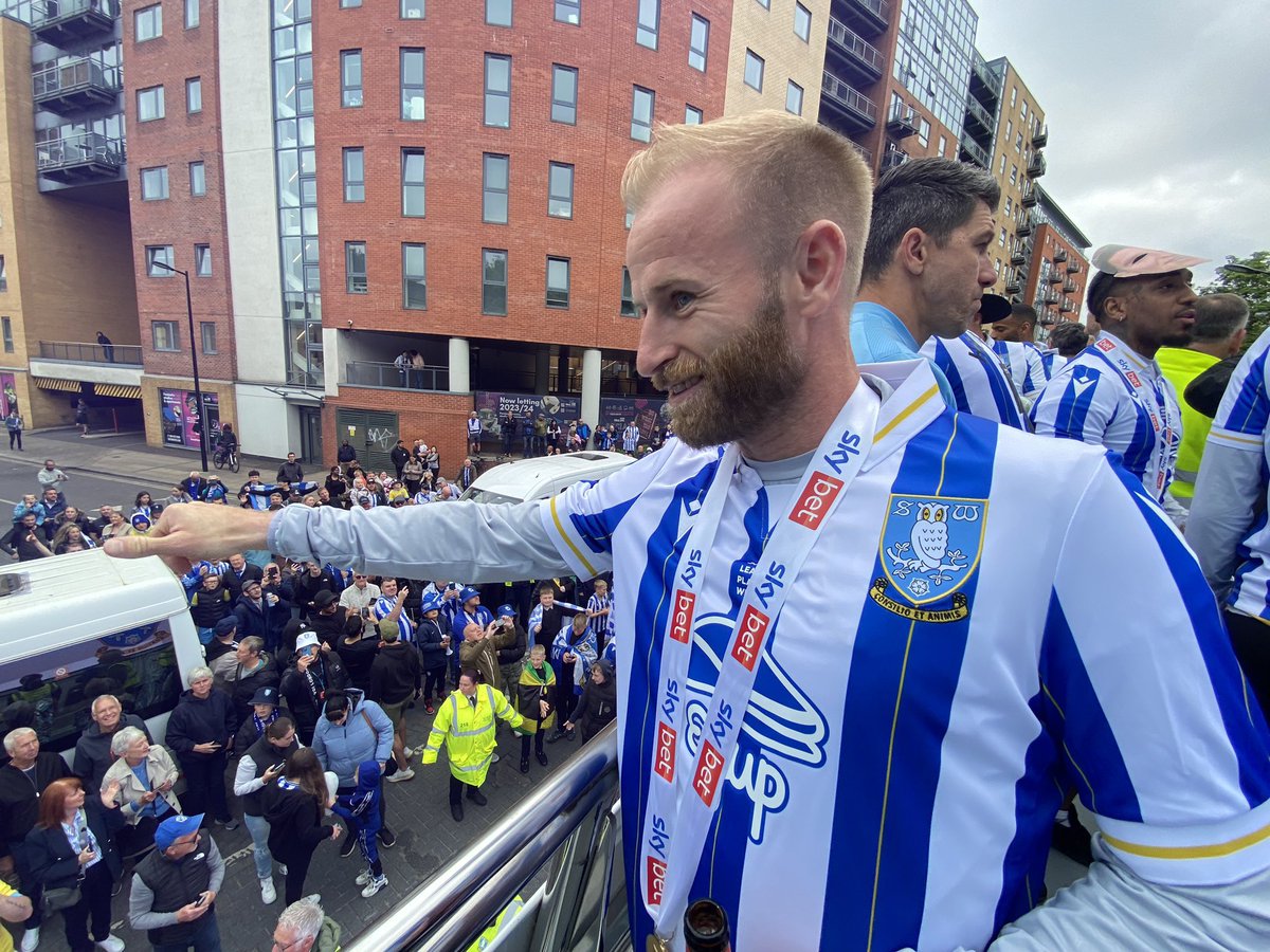 zeadbat's tweet photo. Every Masterpiece has its cheap copy #sufc #swfc https://t.co/3XnvgYuTEA