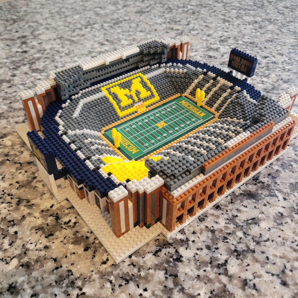 BrxlzC's tweet photo. THE BIG HOUSE
@FOCOusa @UMichFootball #brxlz #gofoco #Wolverines https://t.co/IGDYXNRmIV