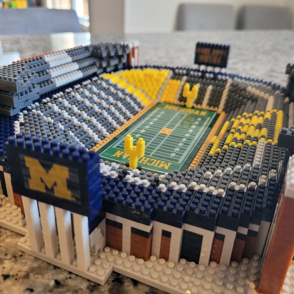 BrxlzC's tweet photo. THE BIG HOUSE
@FOCOusa @UMichFootball #brxlz #gofoco #Wolverines https://t.co/IGDYXNRmIV