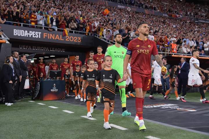 Grazie Roma, che ci fai piangere abbracciati ancora