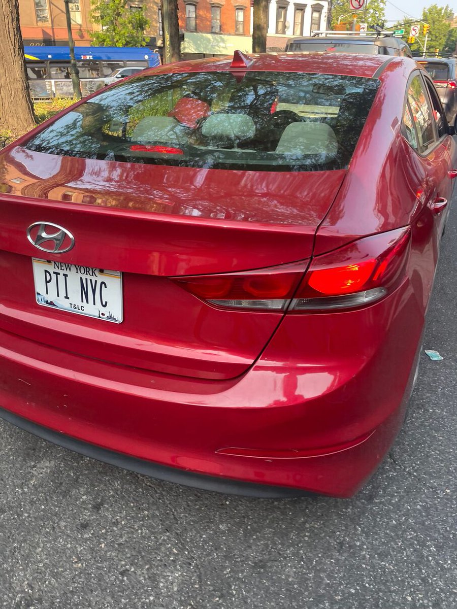 Reported_NYC's tweet photo. The LOVE CORPORATE CAR  driver PTINYC blocked the crosswalk or stopped past the line near 158 Park Pl on May 31 and has been reported to #nyctaxi. This is in Brooklyn Community Board 06 #brooklyncb6 &amp; #NYPD78. #VisionZero https://t.co/QUULpXLcfw