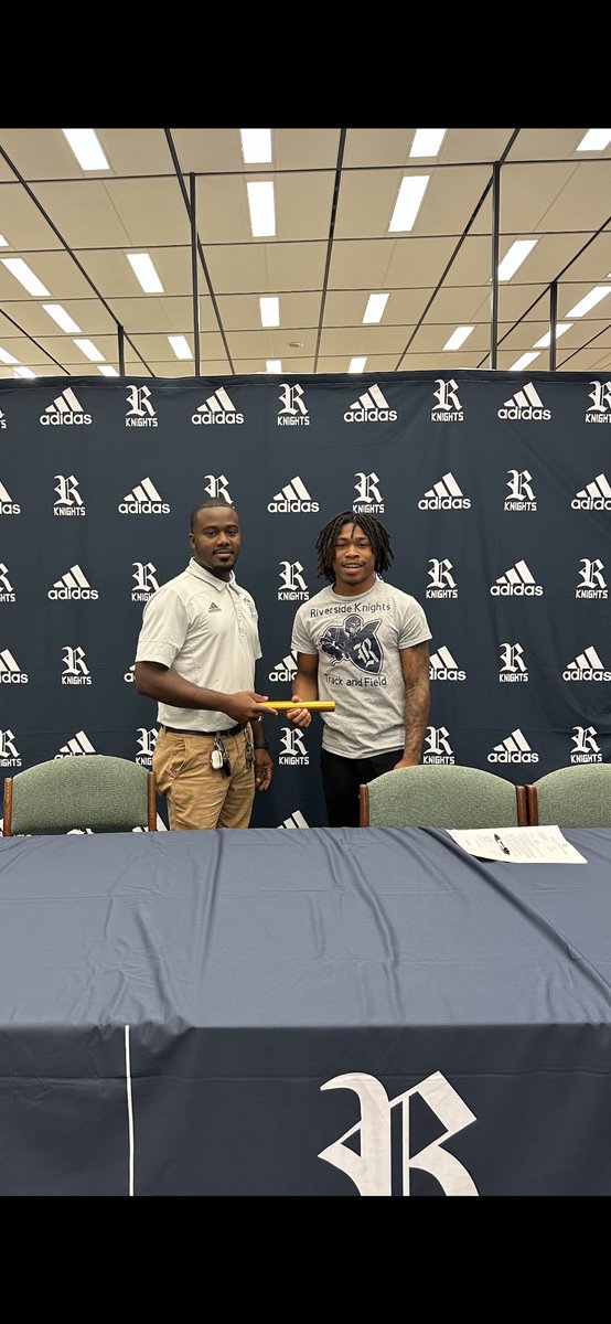 cdp0126's tweet photo. Congrats to @vibeewayyquan on signing his National Letter of Intent with Barton College. Tyquan is the 1st athlete in Riverside History to sign with a school for Track &amp; Field. Way to put the icing on a GREAT Track and Field career at Riverside High School! #MyChamp ✊🏾💙 https://t.co/6xGB02RCIw