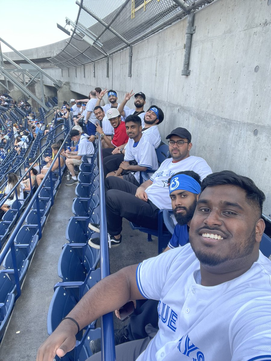 23Thuvy's tweet photo. LETS GO BLUE JAYS!!! @BlueJays #NextLevel https://t.co/WXuwXHiYVc
