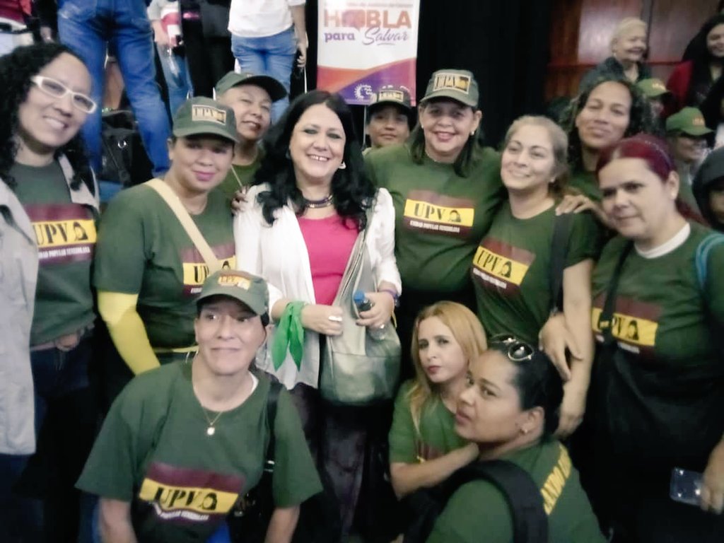 Lina_Ron_2023's tweet photo. 31May|| El "Comando Lina Ron" en compañía de Nuestra Diputada de la Patria @janitza_rondonvzla Nos encontramos en el Auditorio de la CANTV, Participando en el Foro: "FEMINISMO POPULAR" Miradas, Horizontes y Desafíos.
#ComandoLinaRon
.@NicolasMaduro @dcabellor .@jorgerpsuv https://t.co/6gWedaqk0O