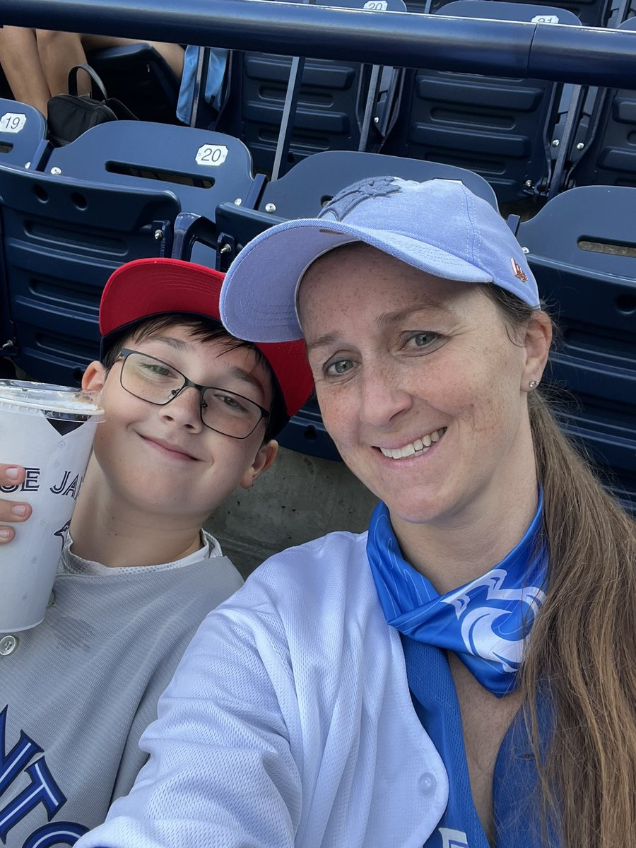 suzanneplus3's tweet photo. Let’s go jays @BlueJays #NextLevel https://t.co/sacVxzIlby