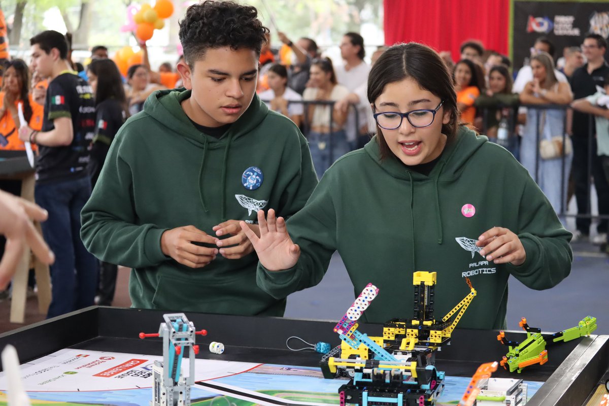 Fund_RobotiX's tweet image. Les compartimos la siguiente nota publicada en @LideresMexicano con motivo de nuestro 17° Aniversario.

bit.ly/3N5RMFh 

 #SoyRobotiX #FundaciónRobotiX #RobotiX17Aniversario