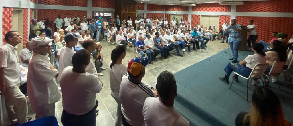 Ayer en Maturín y hoy desde la cámara de comercio de Vargas. Incorporando sectores productivos, independientes y de la sociedad civil al gran equipo de la lucha por el cambio y prosperidad, donde cada ciudadano que quiera aportar su grano de arena es bienvenido #DemosElPrimerPaso