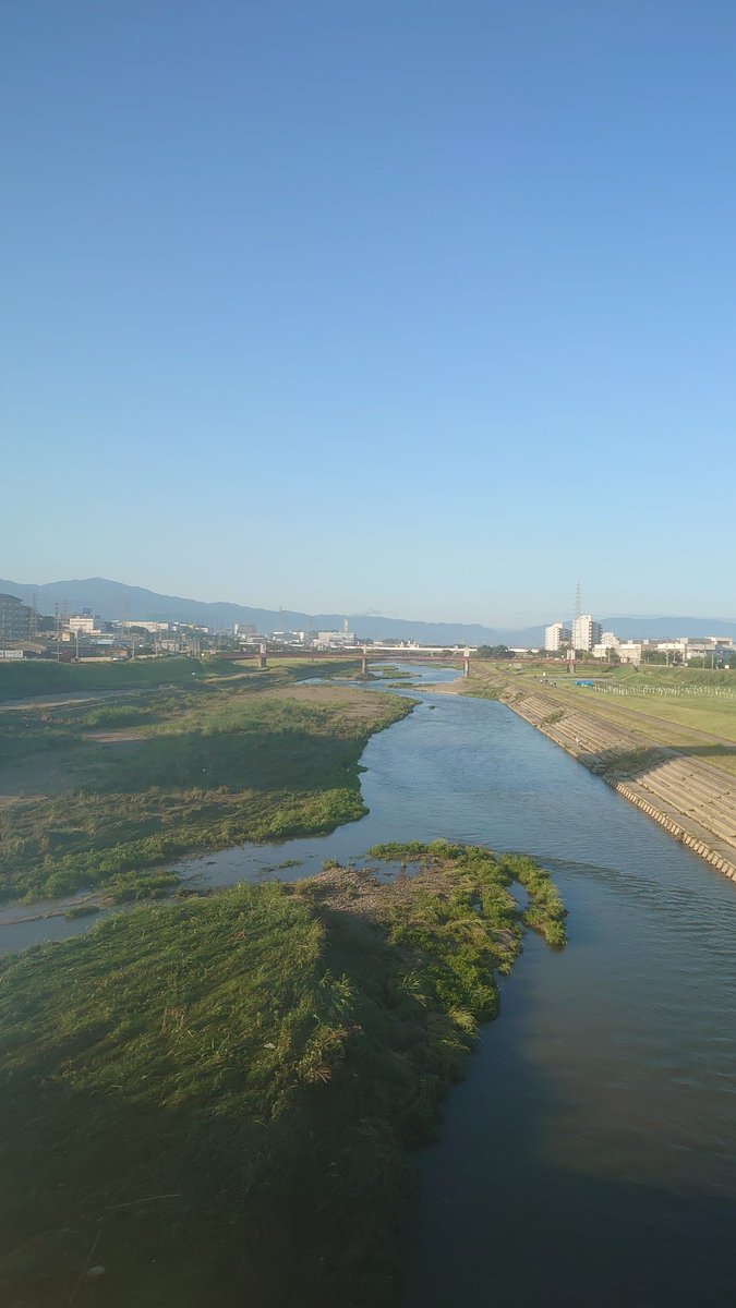 Taka's morning walk report Jun.1st.
8.03km🚶
Start of June in perfect weather.
Today is FM802's 34th birthday,so I walked with number 802 in mind.
Recently, I mainly listen to FMCOCOLO,but I will listen both 765 & 802 today.
So-called 二刀流.
#ランプラ
#SIP765
#胃がん
#英語の勉強