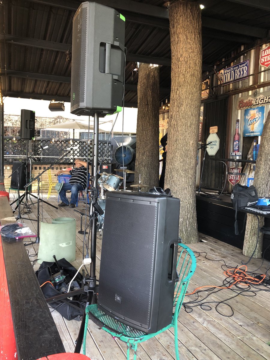 mesquitirock's tweet photo. Live Wire at Barbed Wire 
Tonight at @AugiesBBQ 
Practice sessions 
Tonight @tellthetale 7-9 pm
#supportlocalmusic #practice #vocals #drums #guitarists #tellthetale #live
#livemusic #delicious #bbq #beer https://t.co/dOt2dLPJaT
