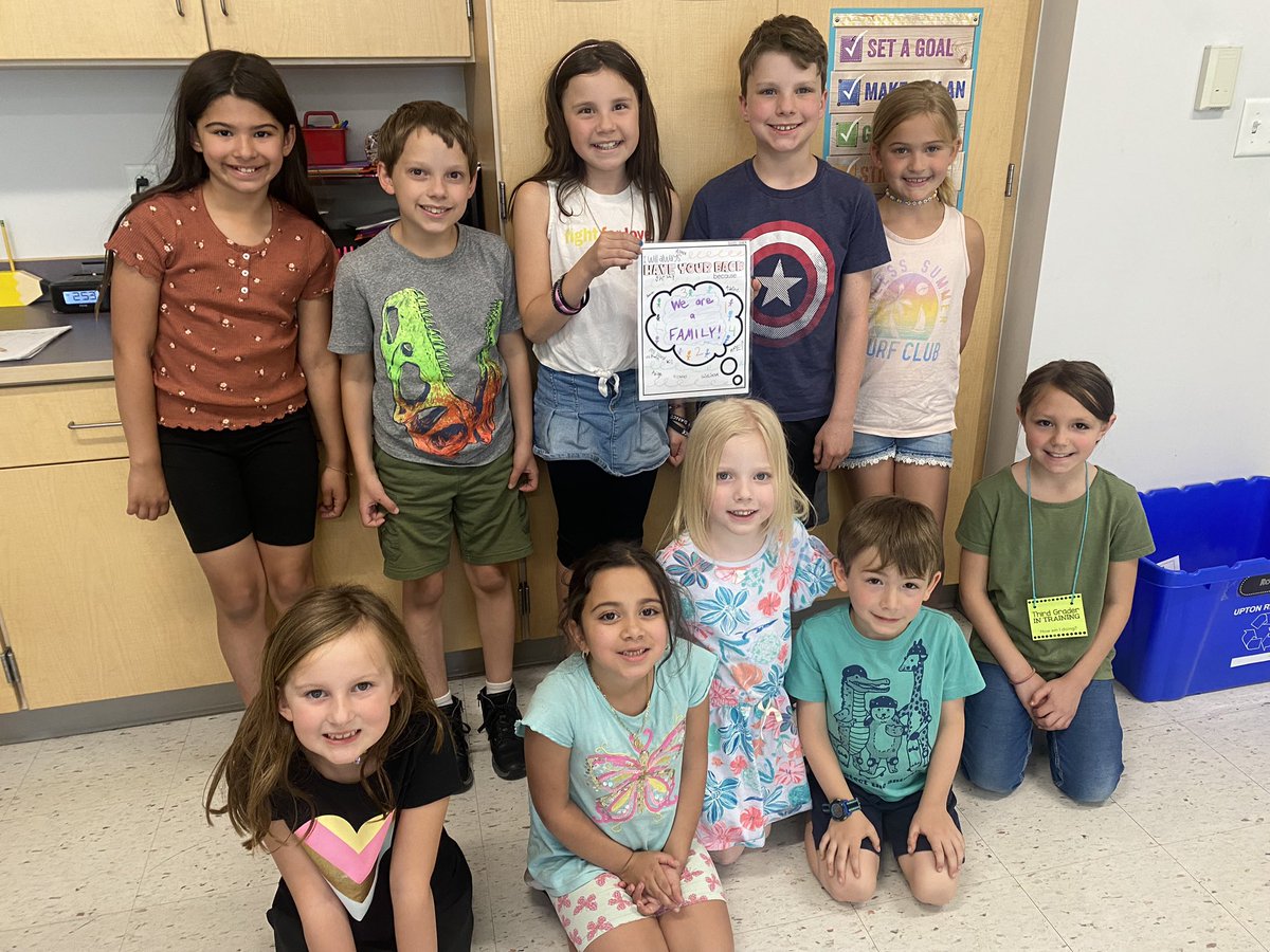 MrsConnor14's tweet image. Last family meeting of the year! We wished our two 4th grade family members good luck moving on to middle school! We will miss them, but know it’s just a “see ya later”! #mursd #memupton 👏🏻