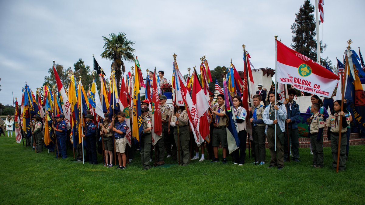 UCLAforVeterans's tweet photo. @UCLAchancellor Gene Block and his wife, Carol, were invited to the Flag Placement #ceremony at the Los Angeles National Cemetery in honor of #MemorialDay. Thank you to the numerous National Scout Organizations for having us there! #allgavesome #somegaveall #Respect #veterans https://t.co/JFabezEUgM