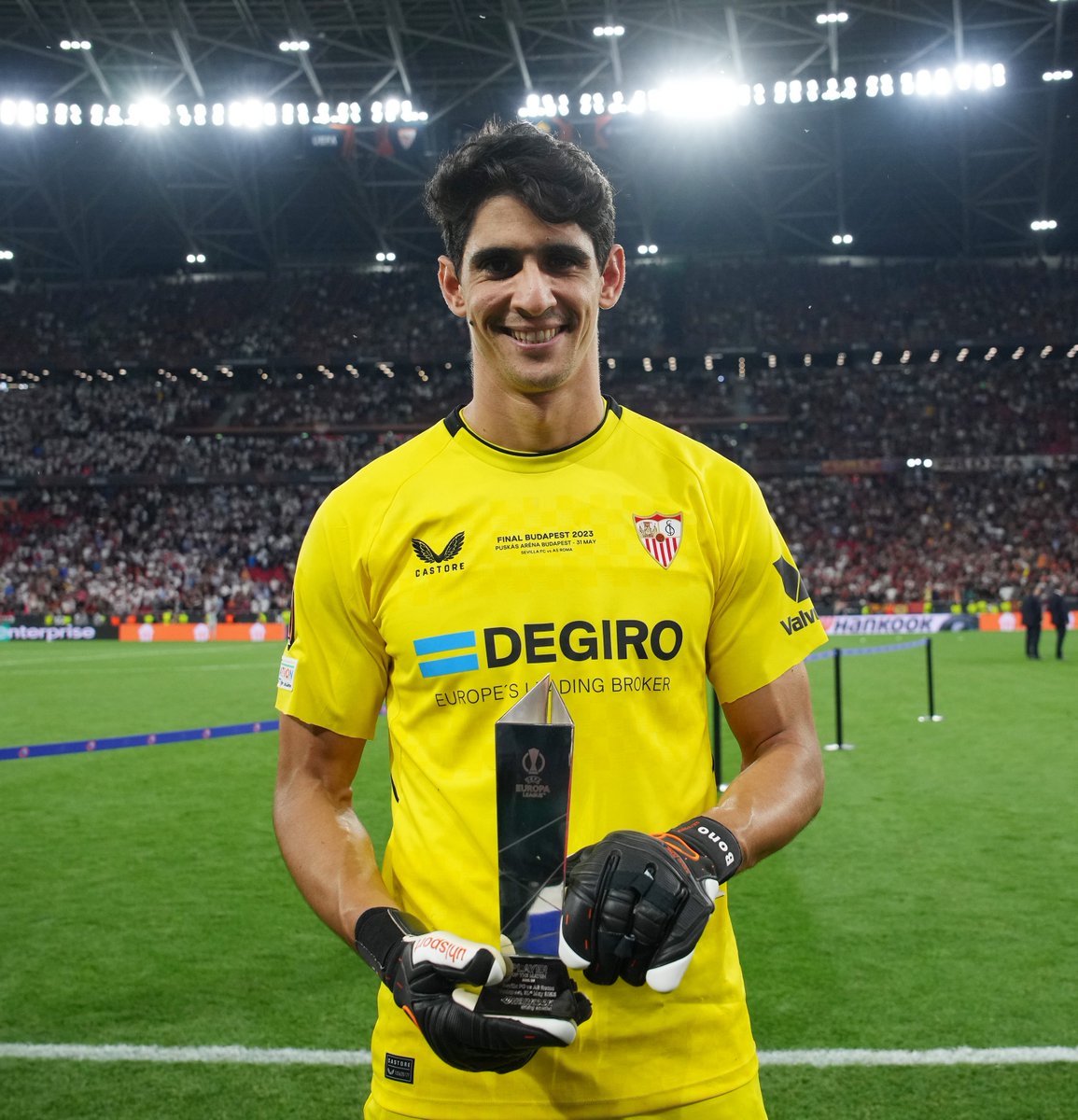 ActuFoot_'s tweet photo. 🚨 OFFICIEL ! Héroïque, Yassine Bono est élu HOMME DU MATCH 🏆🇲🇦🧱

📸 @UEFAcom_fr https://t.co/5T1TEfrSpI
