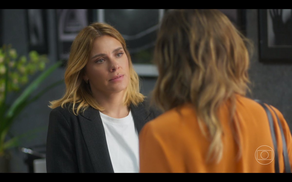ZAMENZA's tweet photo. "Voce me viu beijando a Helena." (Clara)
"Vi sim." (Lumiar)

TODOS OS PERSONAGENS VEEM AS DUAS SE BEIJANDO, MENOS O PÚBLICO. Essa nova cúpula da Globo é nojenta. #VainaFé https://t.co/dwmx7LQkXj