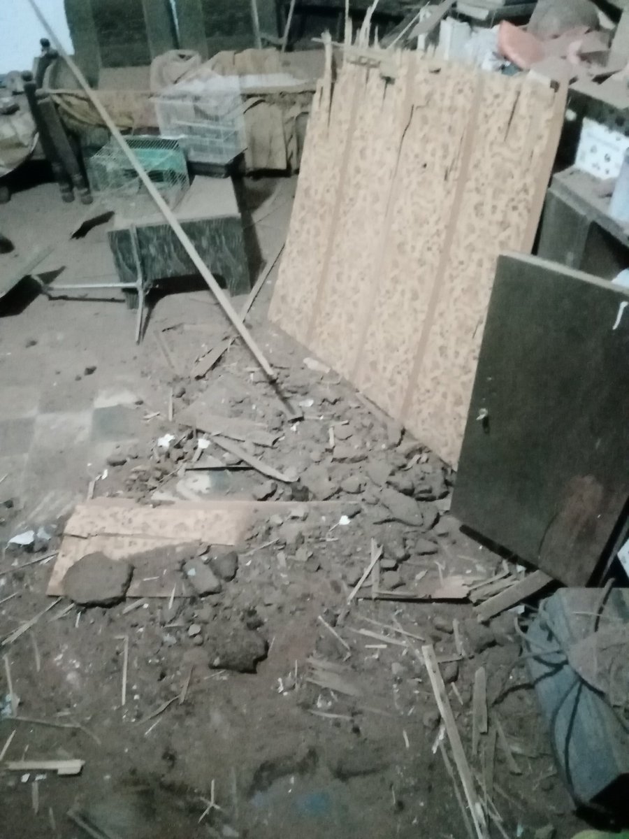 RaniDunker's tweet photo. The situation in Khartoum is beyond the critical level civilians are being shot by mistake or even A stray bullets daily basis our houses are getting bombed by both sides missiles by mistake or meant we can't figure it out.. Our neighbors house #Sudan_update https://t.co/GYw46aNoIH
