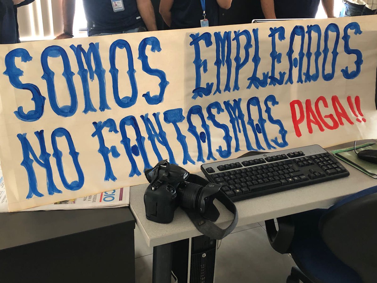 Cuatro meses sin sueldo y mucho más tiempo de irrespeto a los derechos de los trabajadores
<a href="/sip_oficial/">SIP • IAPA</a>
<a href="/FUNDAMEDIOS/">FUNDAMEDIOS</a>
<a href="/CorteIDH/">Corte Interamericana de Derechos Humanos</a>
<a href="/SinCadenasECU/">Fundación Periodistas Sin Cadenas</a> <a href="/PVacaV/">Pedro Vaca V.</a>
<a href="/RELE_CIDH/">Relatoría Especial p/la Libertad Expresión (CIDH)</a>
<a href="/CIDH/">CIDH - IACHR</a>
<a href="/OITnoticias/">OIT</a>
<a href="/RedAlbavision/">Albavisión</a>
#Ecuador