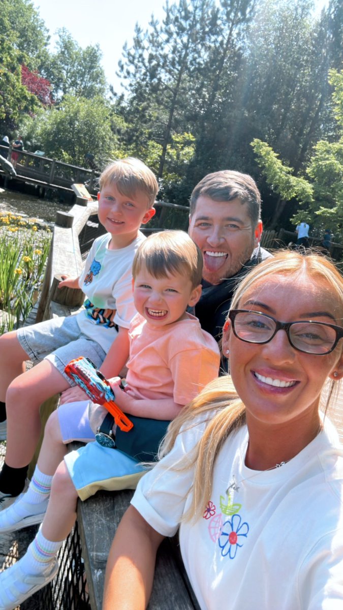 Gorgeous day at Blackpool zoo ☀️🥰👌💙 
#halftermfun