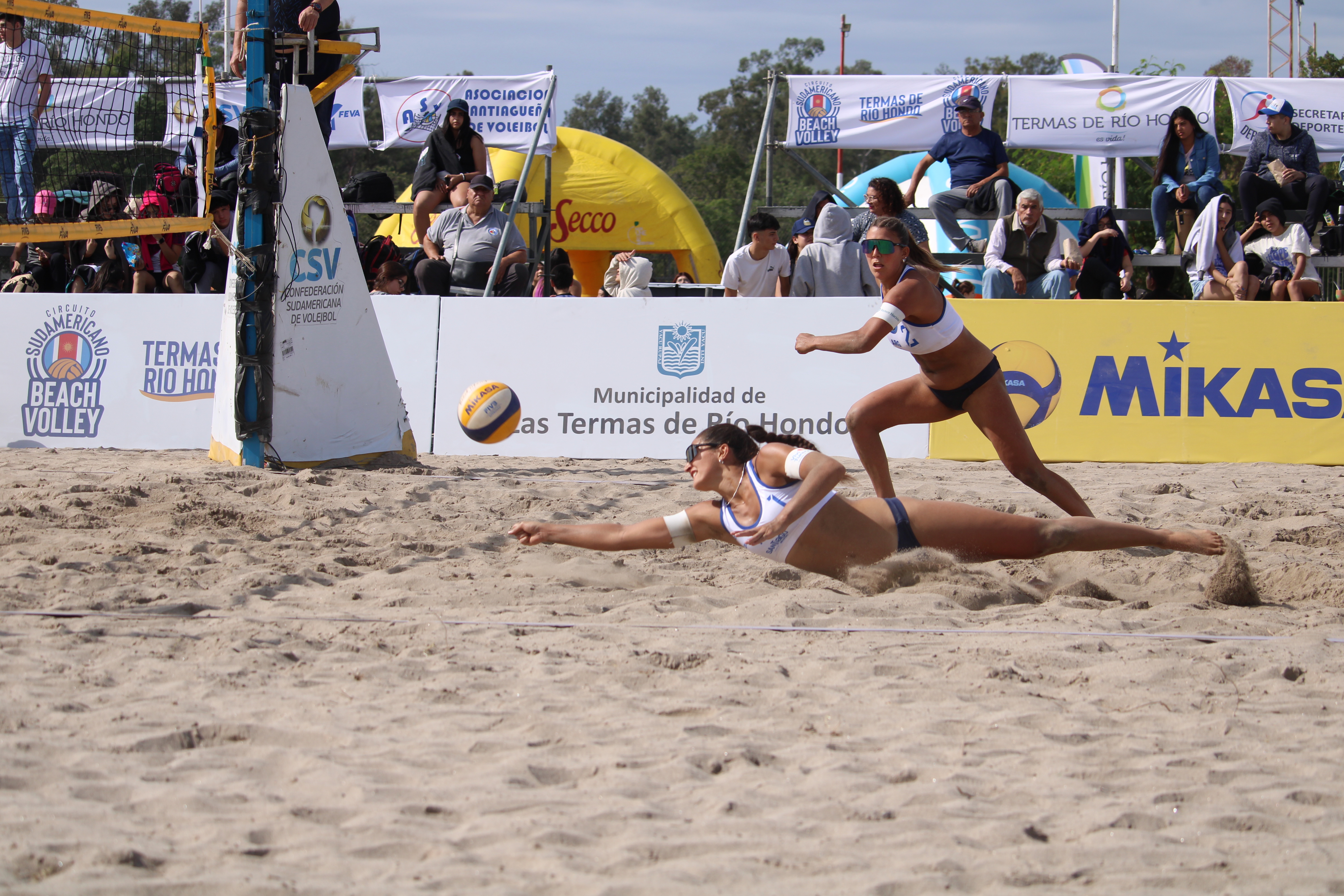 BeachVolley ¡Gallay/Churin y Capogrosso/Capogrosso, en la final del CSVP en  Cayena! SF: Gallay/Churin 🇦🇷 vs Gabi/Jullienis 2-0 (21-15…