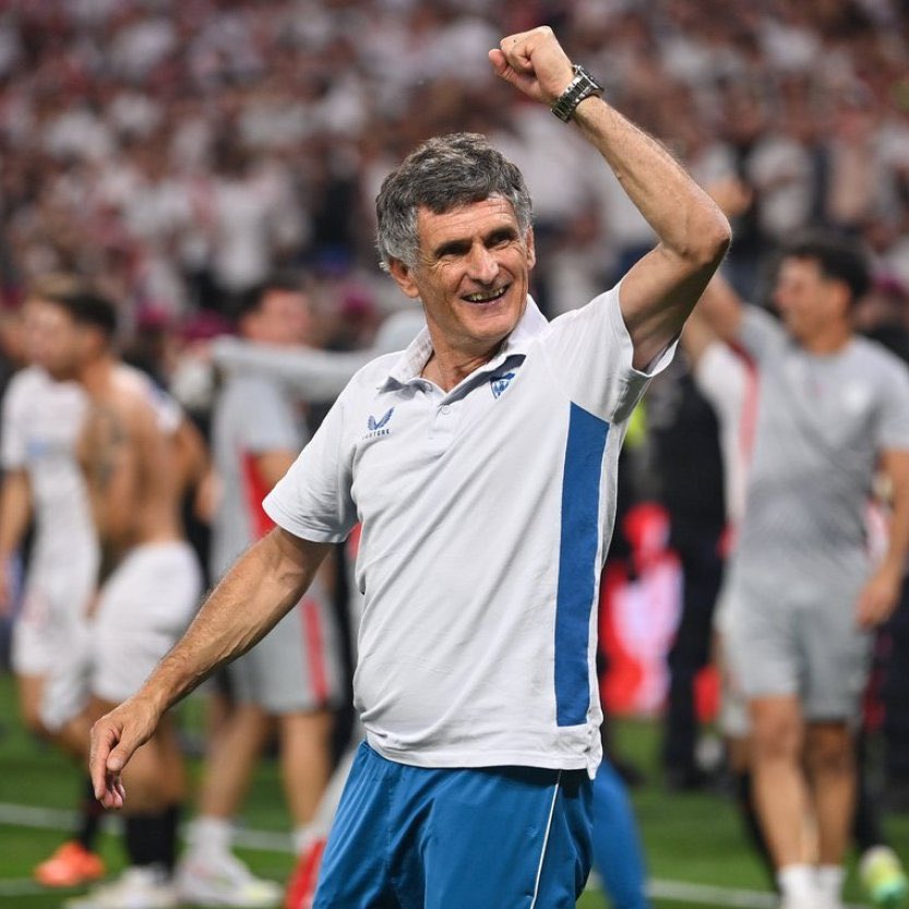 SÍÍÍÍÍ, Mendilibar 𝗖𝗢𝗡𝗤𝗨𝗜𝗦𝗧𝗔 la <a href="/EuropaLeague/">UEFA Europa League</a> 🏆 con el <a href="/SevillaFC/">Sevilla Fútbol Club</a> 

Qué mérito tiene míster‼️

Los viejos rockeros nunca mueren 🎉

Enhorabuena campeón👏👏👏

#EntrenadorRFEF | #UELfinal