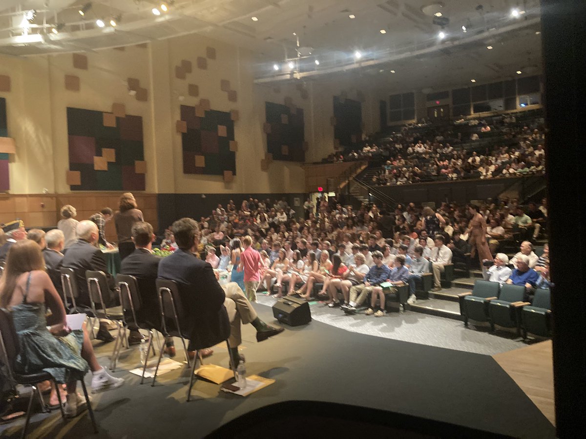 DuxGuidance's tweet photo. Tonight at Senior Awards our generous donors gave away awards and  over $350,000 in scholarships to 146 members of the Class of 2023! https://t.co/d4EGp4zmKk