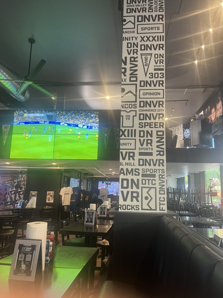 DamirKulas's tweet photo. At the famous @DNVR_Sports bar where the food and service is first class. Can only imagine what this place is like on game day. #DNVRNuggets https://t.co/xWdOsvkmtn