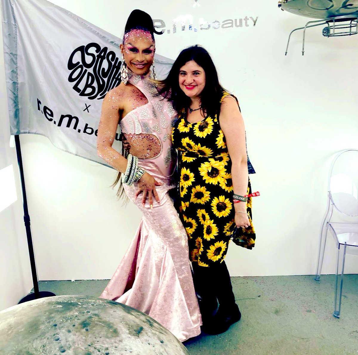 aleebabee's tweet photo. Unappreciated pics from dragcon that I shall post again. #dragisnotacrime #supportdrag 🏳️‍🌈🌈 https://t.co/ttAahvFYG3