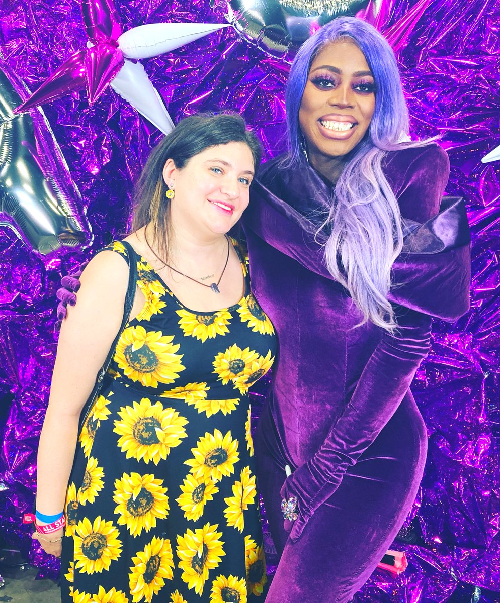 aleebabee's tweet photo. Unappreciated pics from dragcon that I shall post again. #dragisnotacrime #supportdrag 🏳️‍🌈🌈 https://t.co/ttAahvFYG3