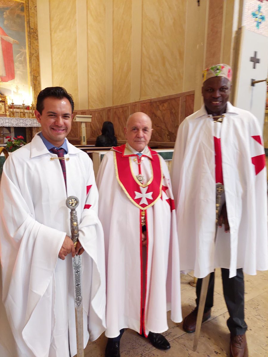jesalsaga's tweet photo. Agradecido con la Cofraternita dei Cavalieri Templari dei Milano, integrada por el Gran Maestro, Edelio D'Angelo, el embajador de América, Alberto Constantini, y el principe Dr. Jean Louis Bingna, por el grado recibido de Drappiere Generale en México y América Latina 🫶🏼⚔️🛡️ https://t.co/jrAO3xEoJT