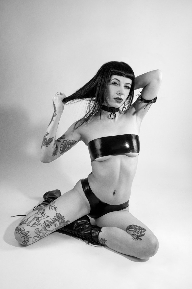 franklam1's tweet photo. Latex with @ItsViciousMuse https://t.co/UnODALB74a