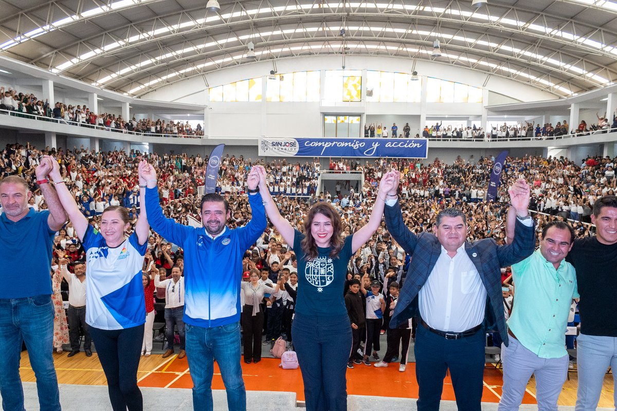 ChavaPalacios's tweet photo. 3,500 jóvenes llenan de energía el Foro Deportivo Grandeza en #SanJoséIturbide 

#ForoDeportivoGrandeza
#LoViConChavaPalacios
#SeValeCompartir
https://t.co/B0Bb1H4TKs https://t.co/ziKWDT05lO