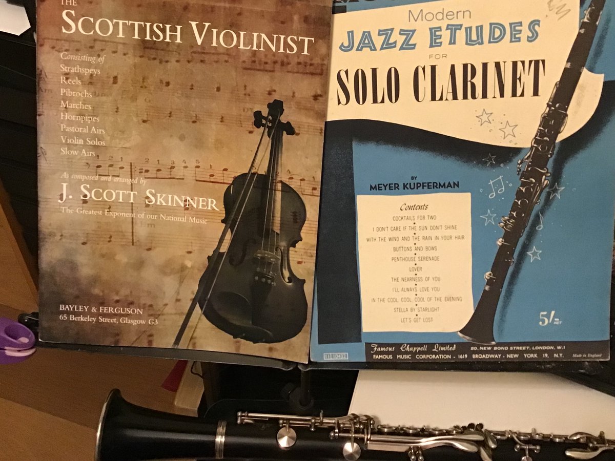 GuadoBianco's tweet photo. Tonight, I shall mostly be playing #JamesScottSkinner Scottish fiddle pieces on my ,uh, clarinet. 
Alongside some  #MeyerKupferman, natch.
#JazzClarinet. #ClarinetStudies https://t.co/We3jNNGaiQ