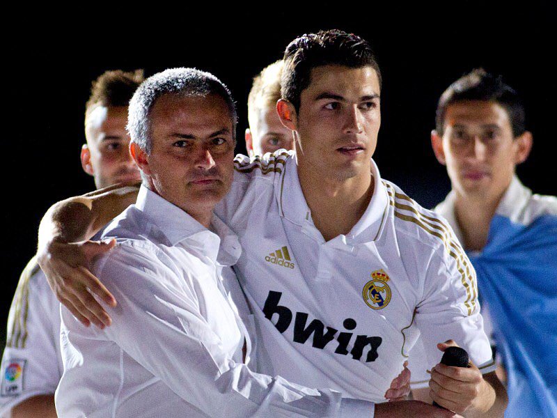Ronaldo e Mourinho no estrangeiro são idolatrados

Ronaldo e Mourinho em Portugal são desrespeitados

País de invejosos