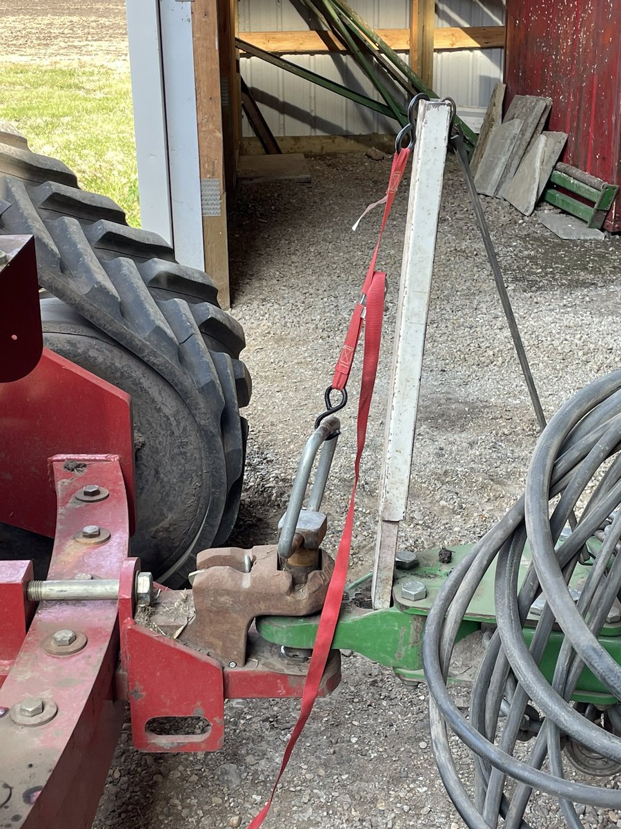Version 1.0 automatic hitch pin puller made from random stuff on my way through the shop works. Now to make it better and less fidgety to setup.