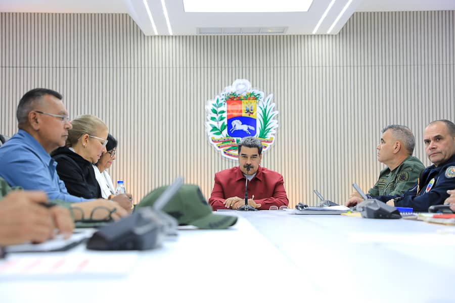 MinAlimenVen's tweet photo. #EnFotos | Así transcurrió la jornada de trabajo presidencial dedicada al Balance Nacional de los estados afectados por las lluvias. 

El presidente @NicolasMaduro reiteró la necesidad de adoptar medidas preventivas para evitar afectaciones por las lluvias.

#ElSurRenace https://t.co/n00cnofAL5