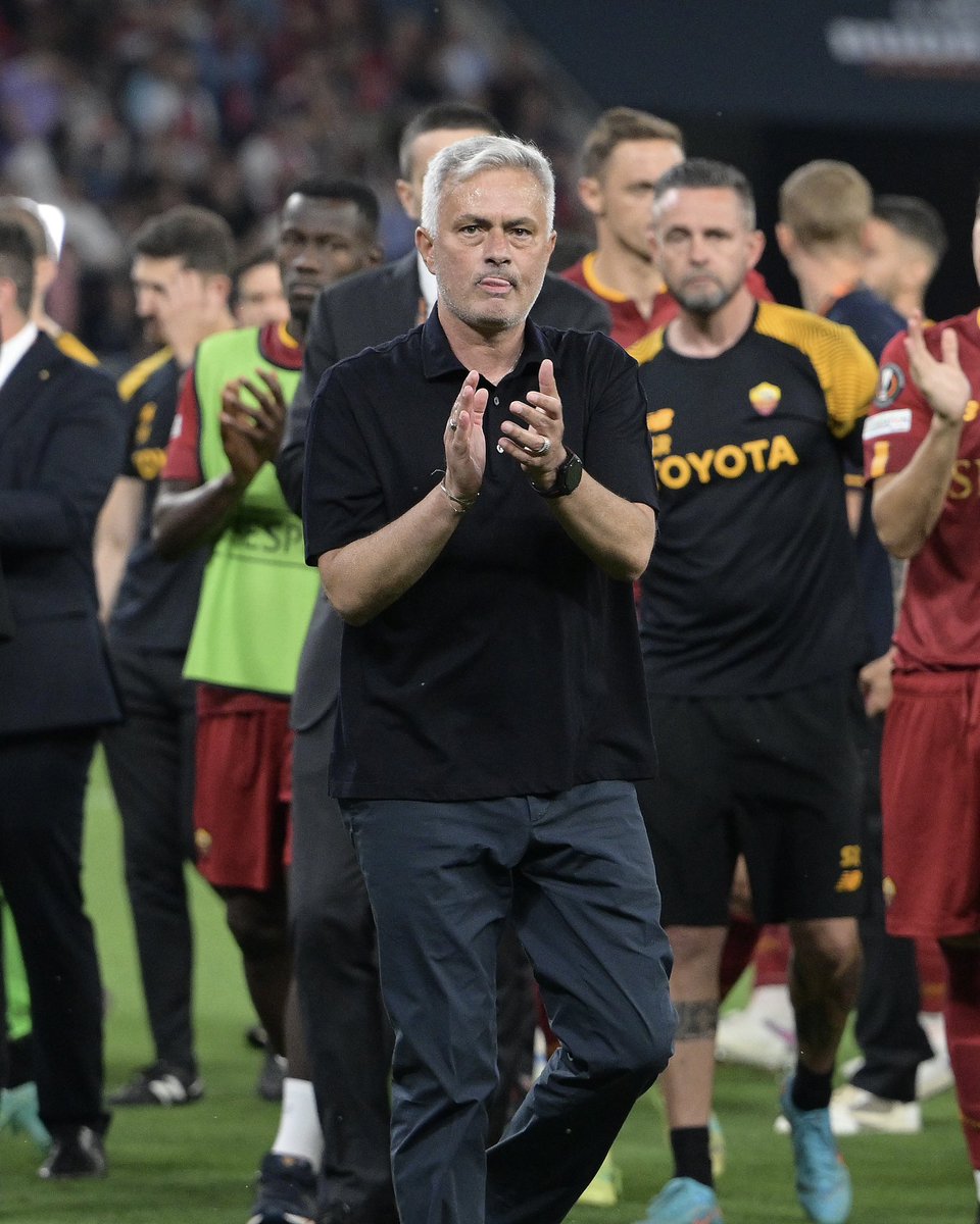 ASRomaEN's tweet photo. Forever proud. ❤️

#ASRoma #UELfinal https://t.co/sCTpn5mnFy