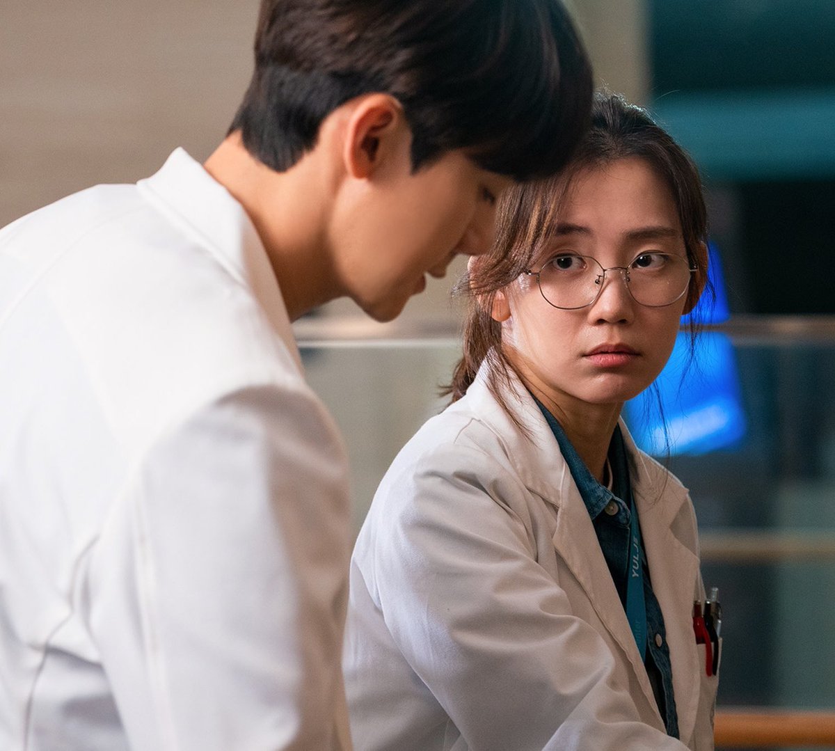 yayaapoooh's tweet image. Their chemistry is INSANE. Even though the two of them just said "annyeong haseyo" to eo.