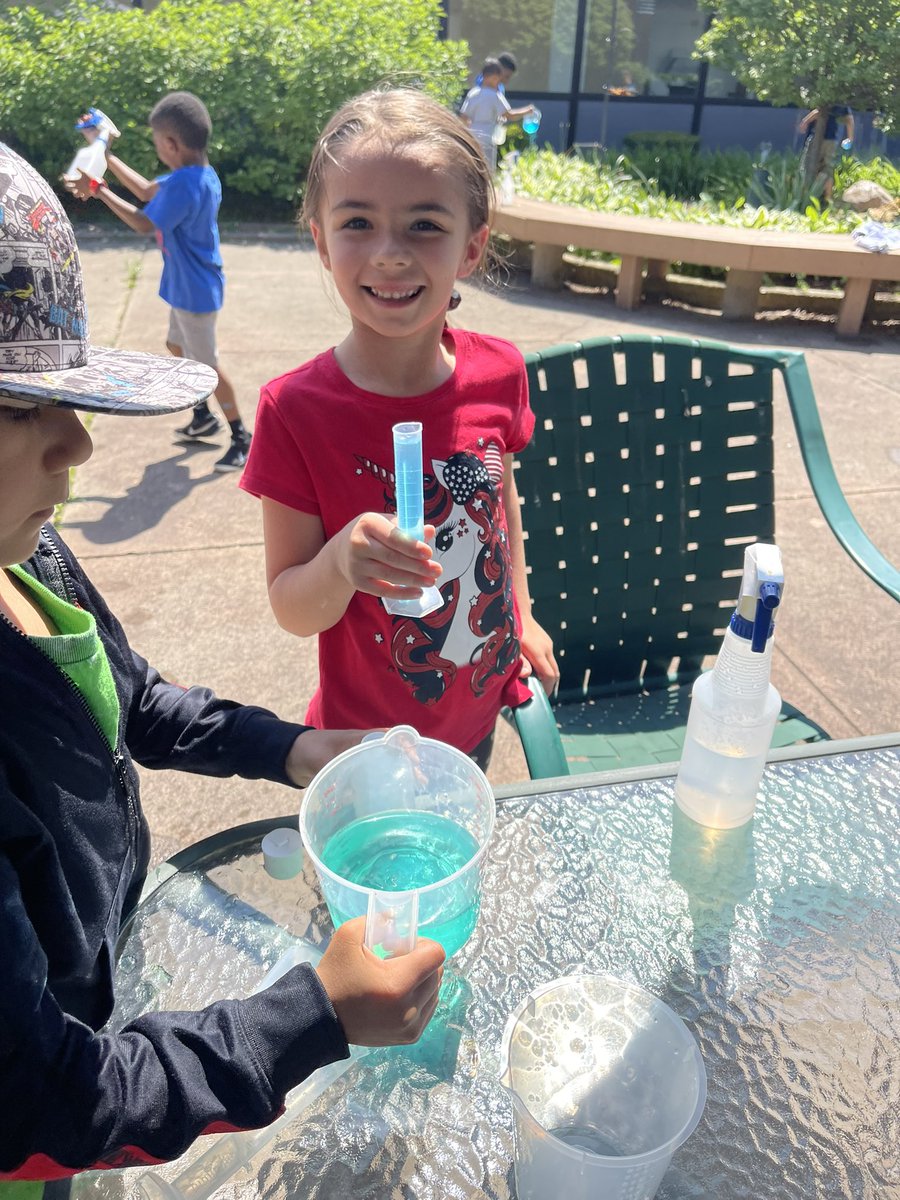 teachbeaty's tweet photo. Had some fun learning about water, measuring it, and then playing! @SerenaHills_161 https://t.co/knM865SfTb