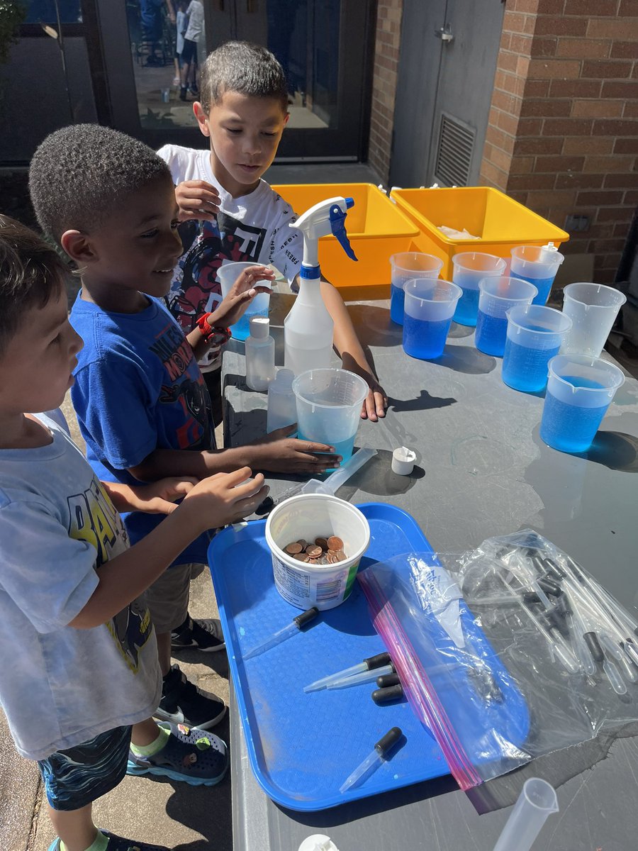 teachbeaty's tweet photo. Had some fun learning about water, measuring it, and then playing! @SerenaHills_161 https://t.co/knM865SfTb
