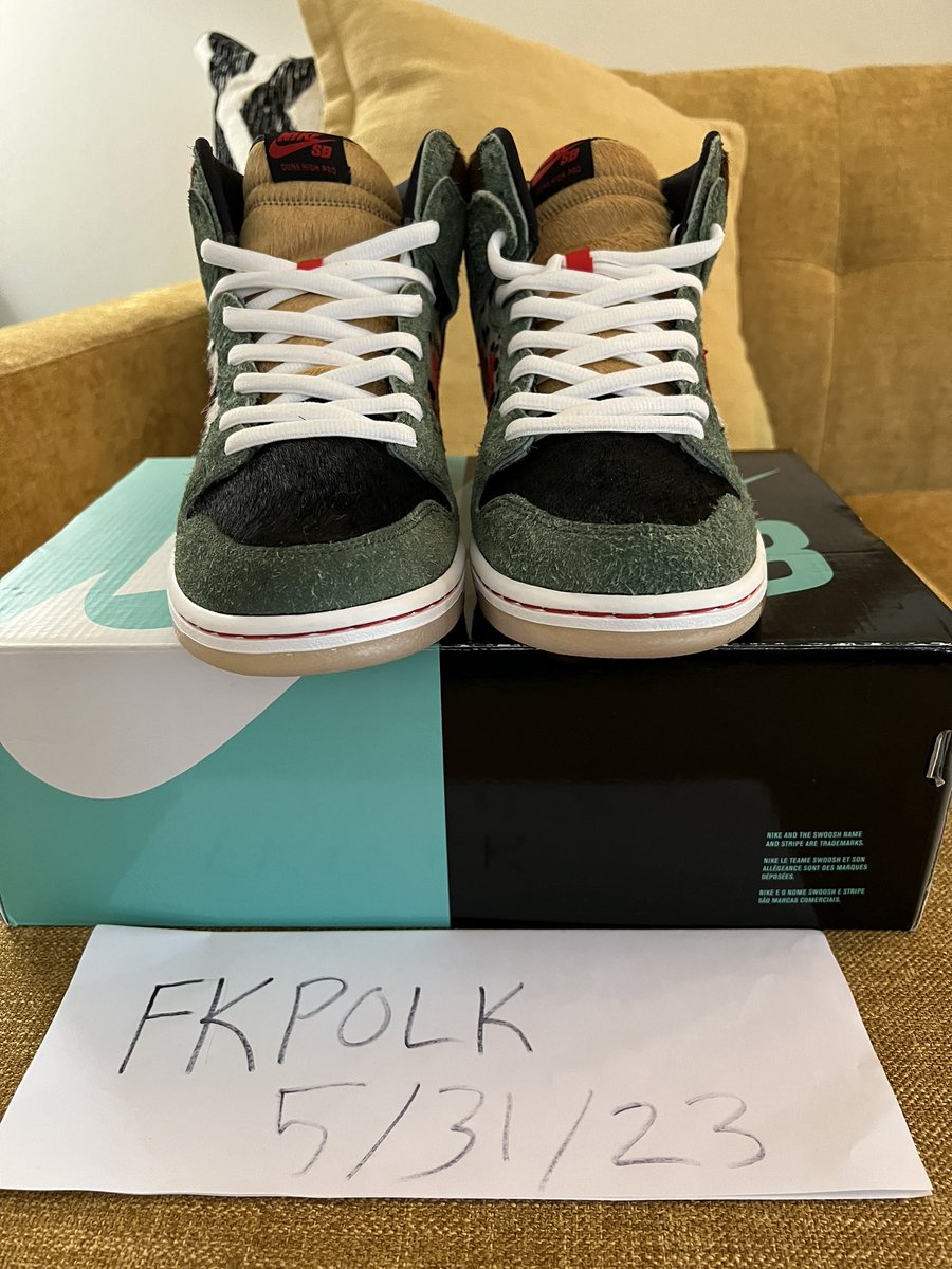 🔥 Authentic Nike SB Dunk High Pro QS 'Dog Walker' for sale! Worn once, Size 10.5 men's. Price: $500.
#NikeSBDunk #DogWalker #SneakerSale #WornOnce #Size10point5 #MensSneakers #LimitedEdition #FreshKicks #ForSale #SneakerHeads
DM for details and to make a deal!