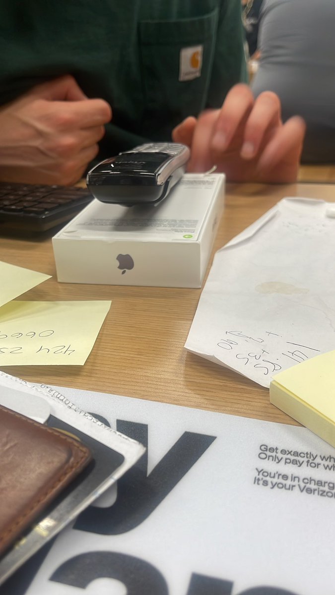 LucasOV15's tweet photo. @hansvestberg been trying to get the cell phone in front of me for 5 hours and it now says it doesn’t exist in the system. @Verizon outsourcing everything to computers has been more and more inconvenient, give your staff the power to do dumb shit. https://t.co/cgGQG0AkIM