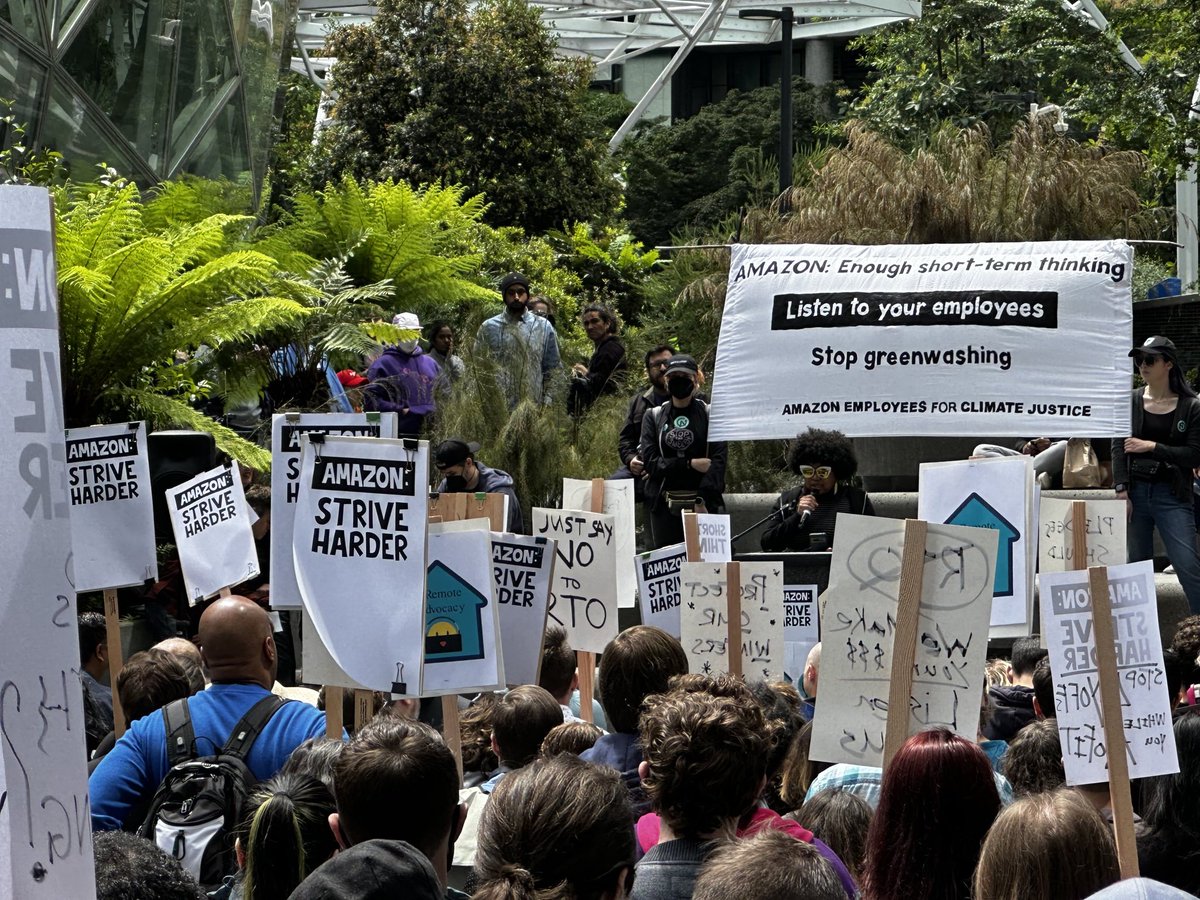 AMZNforClimate's tweet photo. Still feeling so inspired by a company full of employees demanding change and demanding it NOW #Seattle #AmazonWalkout https://t.co/V37fajhyvd