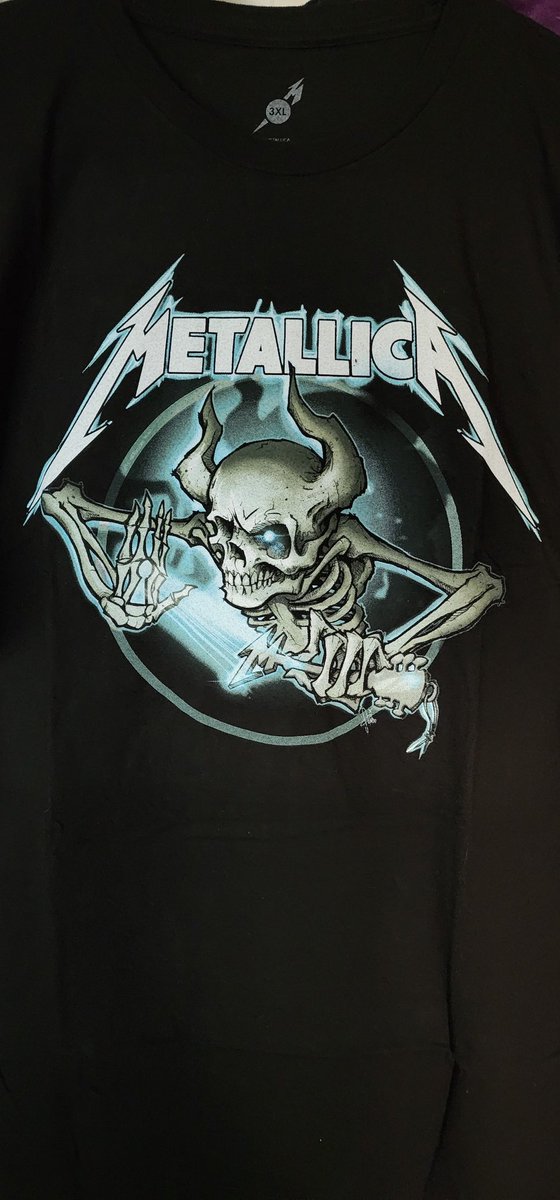 Well, since it's the last day of #Metallica's #MonthOfGiving2023, I figured I'd unveil this year's shirt with art by #Squindo.

#AWMH
#MetallicaGivesBack
#MetallicaFamilyGivesBack