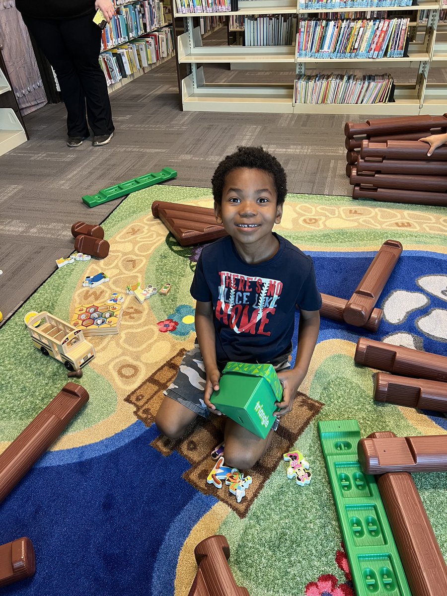 michalgut's tweet photo. What an amazing resource for summer right here in MH! Our newly remodeled MHPL has everything! Thank you to Ms. Vanessa &amp; Ms. Ellen for the tour and project. 🥰🐾❤️📚 @hillerwildcats #wearelamphere https://t.co/ktrFYfORIj